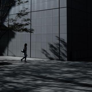 比挣钱更重要的是活着