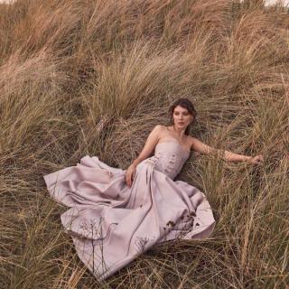 “生活那么苦，我结婚为敬。”