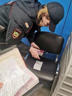 灰摩卡124 川哥出地铁被警察敬礼实况