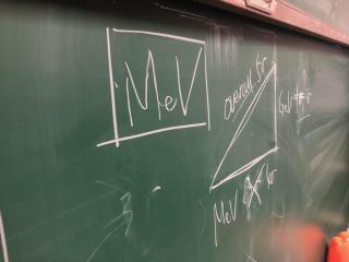 12: 物理学者E老师