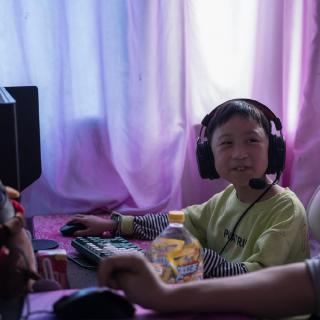 如果人生只剩17年，要怎样过？这位9岁男孩选择电竞突围