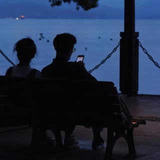 你總要一個(gè)人走過一段艱難