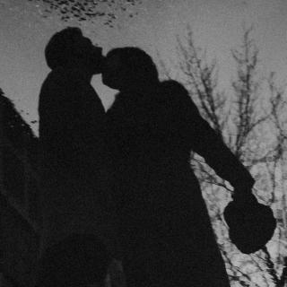 第一批谈姐弟恋的人，爽到了。