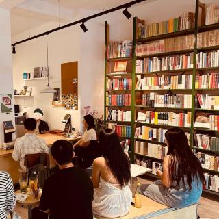 Sta.018 乘客 I 他开了德国唯一一家中文书店「二度造访X播客会客厅」