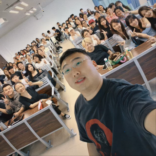在暨南大学上课，不让玩手机